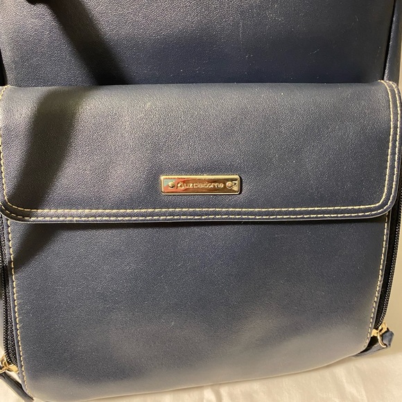 Liz Claiborne Navy blue hand bag. Gently used zip and snap closure - Picture 5 of 14